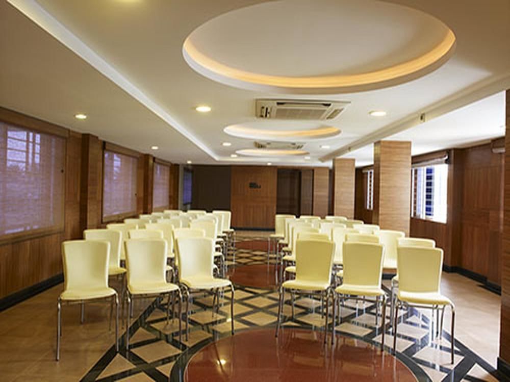 Hotel The Castello Residency à Coimbatore Extérieur photo