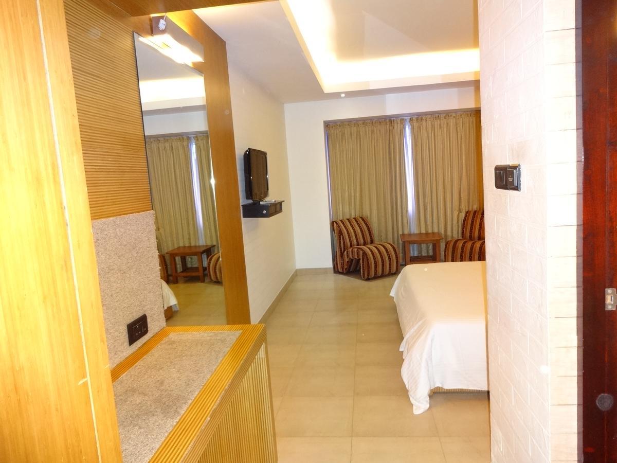 Hotel The Castello Residency à Coimbatore Extérieur photo