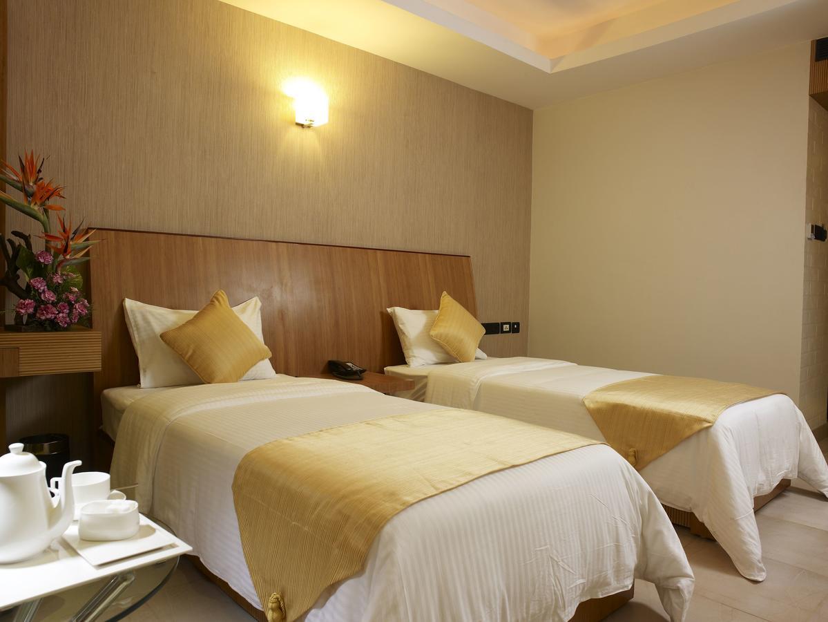 Hotel The Castello Residency à Coimbatore Extérieur photo