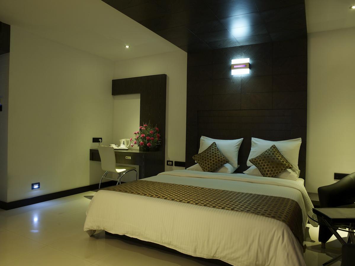 Hotel The Castello Residency à Coimbatore Extérieur photo